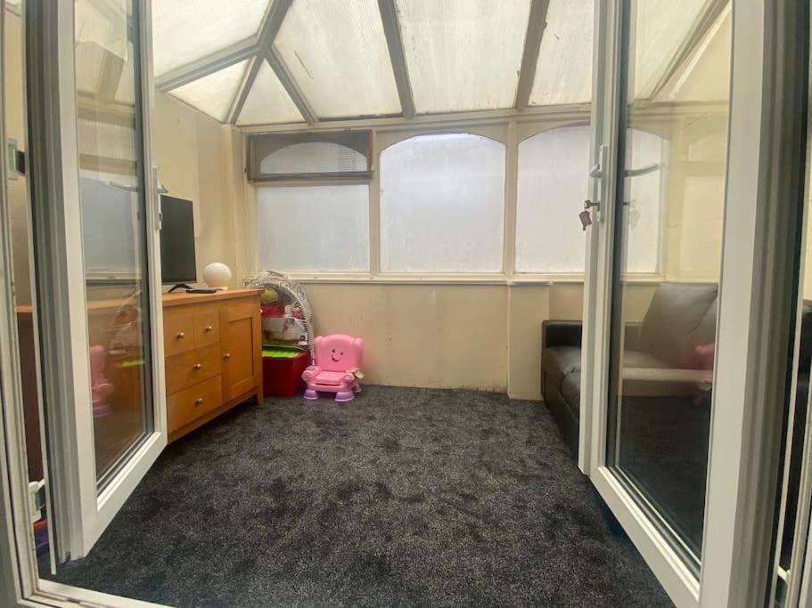 Luxurious Detached Bungalow Batley Esterno foto