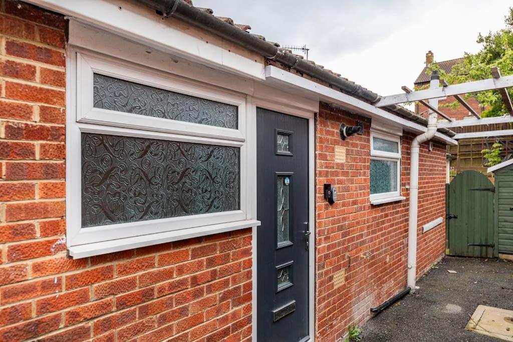 Luxurious Detached Bungalow Batley Esterno foto